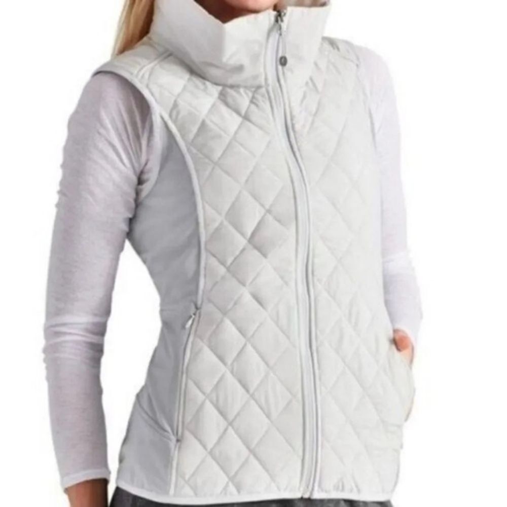 Athleta White Upside Quilted Full Zip Vest